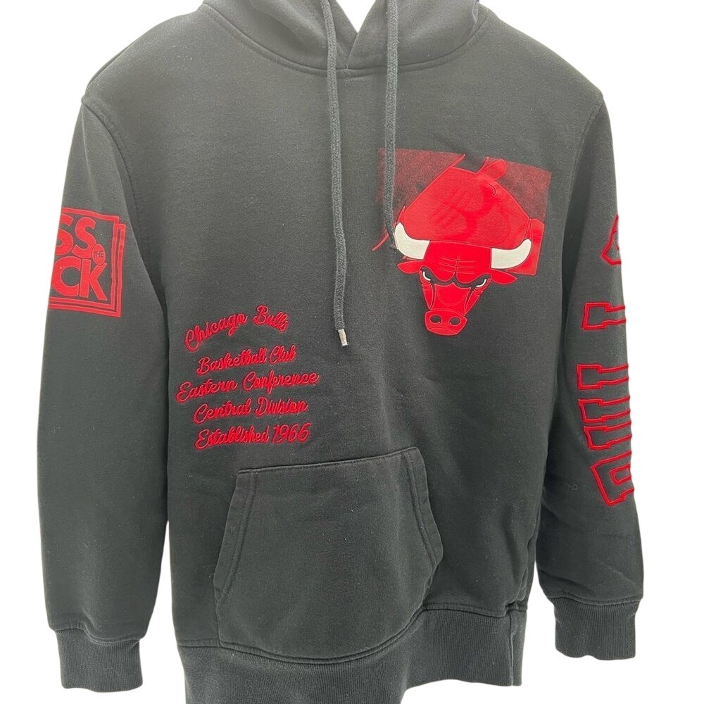 Chicago Bulls embroidered‎ sweatshirt size small.  Lots of hits on this one.